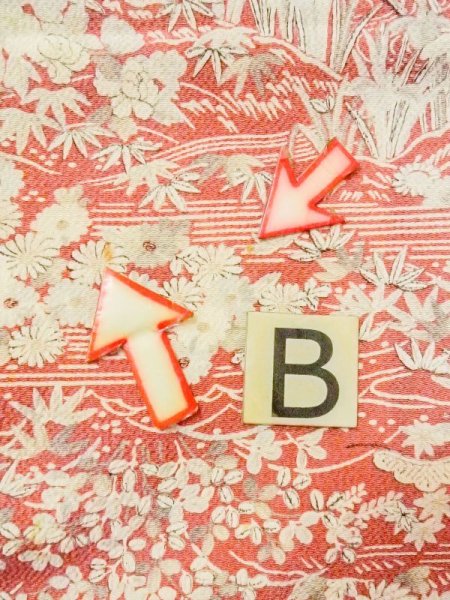 画像15: N0130G  女性用 小紋  シルク(正絹)  淡い 珊瑚色, ぼたん 【中古】 【USED】 【リサイクル】 ★★★☆☆ (15)