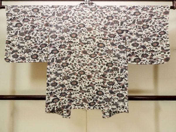 画像2: N0209B  女性用 羽織  シルク(正絹)   アイボリー, 花 【中古】 【USED】 【リサイクル】 ★☆☆☆☆ (2)