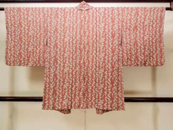 画像2: N0209E  女性用 羽織  シルク(正絹)  淡い 朱赤, 縞 【中古】 【USED】 【リサイクル】 ★★★☆☆ (2)