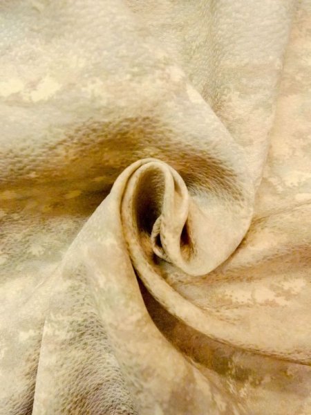 画像11: N0209K  女性用 羽織  シルク(正絹)  淡い 茶色, 抽象的模様 【中古】 【USED】 【リサイクル】 ★★☆☆☆ (11)