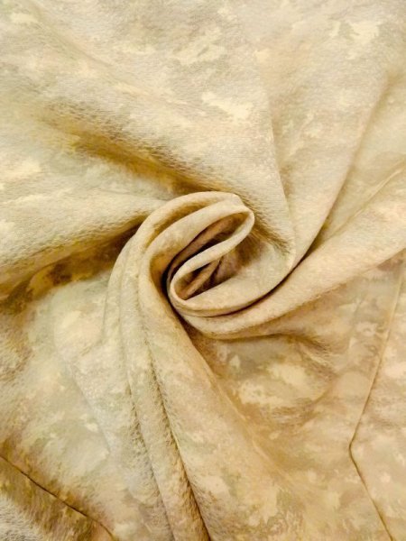 画像12: N0209K  女性用 羽織  シルク(正絹)  淡い 茶色, 抽象的模様 【中古】 【USED】 【リサイクル】 ★★☆☆☆ (12)