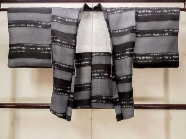 画像2: N0209N  女性用 羽織  シルク(正絹)   黒, 小さな点々 【中古】 【USED】 【リサイクル】 ★☆☆☆☆ (2)