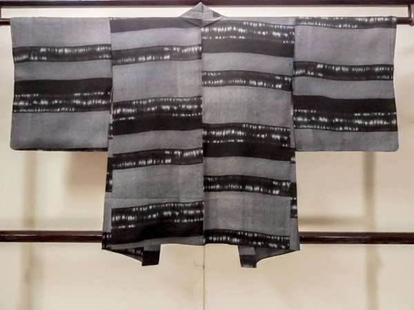 画像3: N0209N  女性用 羽織  シルク(正絹)   黒, 小さな点々 【中古】 【USED】 【リサイクル】 ★☆☆☆☆ (3)