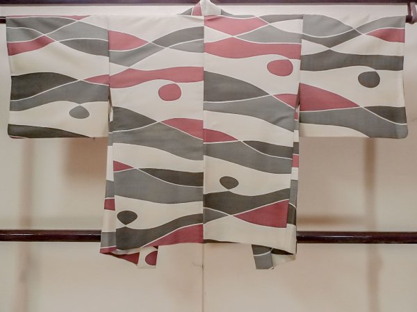 画像2: N0209T  女性用 羽織  シルク(正絹)   オフ ホワイト, 幾何学模様 【中古】 【USED】 【リサイクル】 ★★☆☆☆ (2)