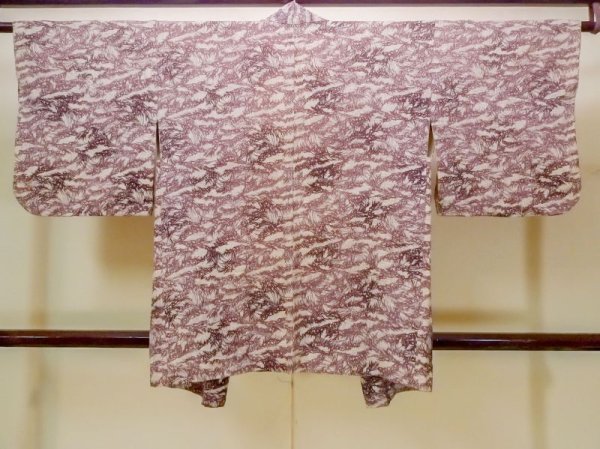 画像2: N0210A  女性用 羽織  シルク(正絹)   オフ ホワイト, 葉 【中古】 【USED】 【リサイクル】 ★★☆☆☆ (2)