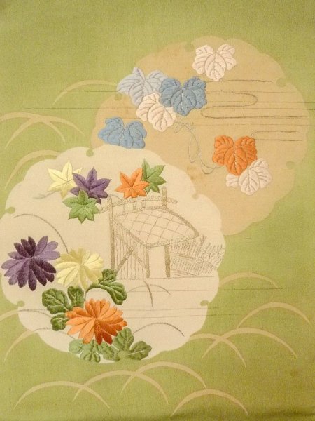 画像2: N0216P 名古屋帯 女性用着物 シルク(正絹) 淡い 灰色がかった 黄緑色 菊 【中古】 【USED】 【リサイクル】 ★★☆☆☆ (2)