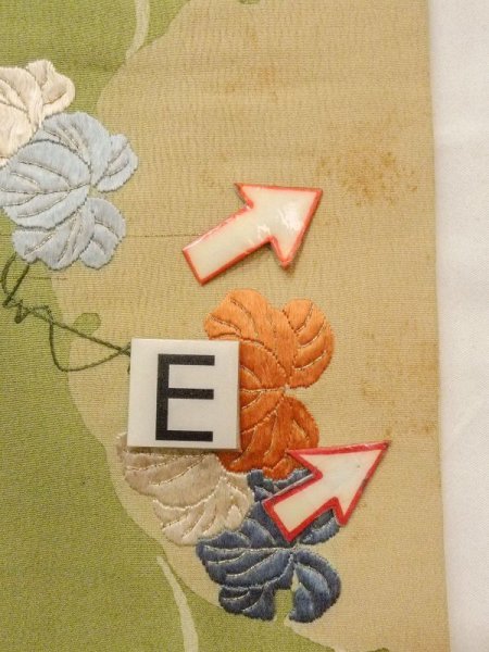 画像11: N0216P 名古屋帯 女性用着物 シルク(正絹) 淡い 灰色がかった 黄緑色 菊 【中古】 【USED】 【リサイクル】 ★★☆☆☆ (11)