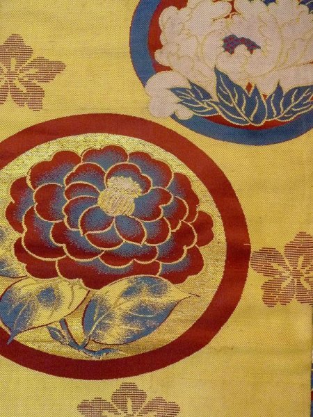 画像2: N0216Z 名古屋帯 女性用着物 シルク(正絹)  灰色がかった 黄色 花 【中古】 【USED】 【リサイクル】 ★☆☆☆☆ (2)