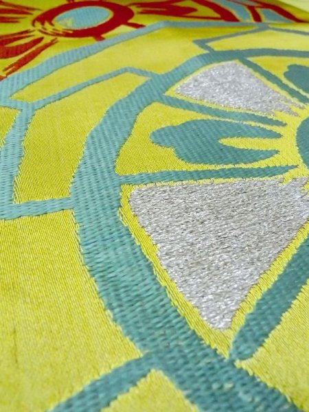 画像10: N0227C 袋帯 女性用着物 シルク（正絹）  光沢のある 黄緑色 車輪 【中古】 【USED】 【リサイクル】 ★★☆☆☆ (10)