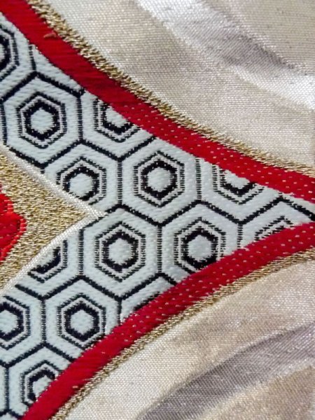 画像8: N0227D 袋帯 女性用着物 シルク(正絹)  光沢のある 銀色 ぼたん 【中古】 【USED】 【リサイクル】 ★★★★☆ (8)