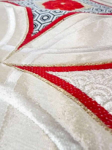 画像9: N0227D 袋帯 女性用着物 シルク(正絹)  光沢のある 銀色 ぼたん 【中古】 【USED】 【リサイクル】 ★★★★☆ (9)