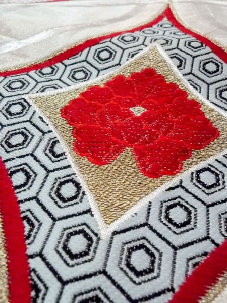 画像11: N0227D 袋帯 女性用着物 シルク(正絹)  光沢のある 銀色 ぼたん 【中古】 【USED】 【リサイクル】 ★★★★☆ (11)