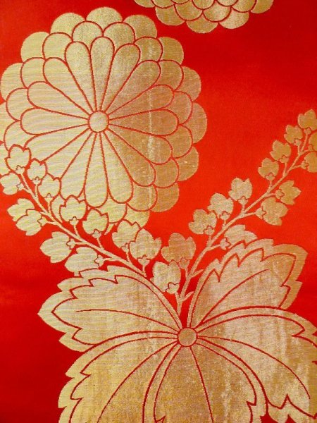 画像2: N0227F 袋帯 女性用着物 シルク(正絹)  光沢のある 赤色 菊 【中古】 【USED】 【リサイクル】 ★★☆☆☆ (2)