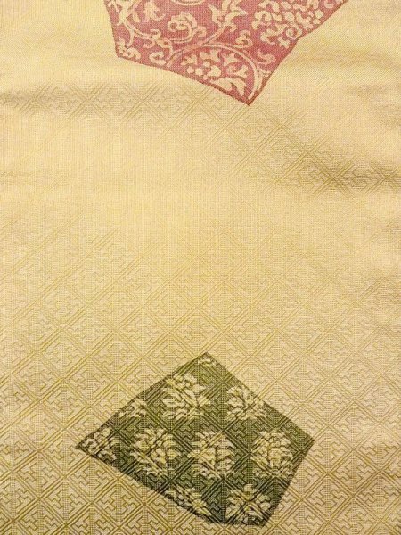 画像2: N0227G 袋帯 女性用着物 シルク（正絹）  光沢のある 金色 花 【中古】 【USED】 【リサイクル】 ★★☆☆☆ (2)