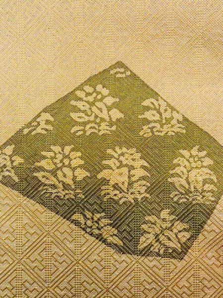 画像8: N0227G 袋帯 女性用着物 シルク（正絹）  光沢のある 金色 花 【中古】 【USED】 【リサイクル】 ★★☆☆☆ (8)