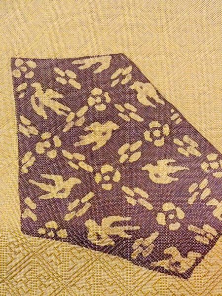 画像10: N0227G 袋帯 女性用着物 シルク（正絹）  光沢のある 金色 花 【中古】 【USED】 【リサイクル】 ★★☆☆☆ (10)