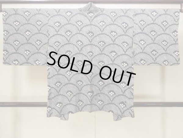 画像2: N0305C  女性用 羽織  シルク（正絹）   黒, 青海波 【中古】 【USED】 【リサイクル】 ★★★☆☆ (2)