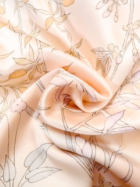 画像12: N0312A  女性用 小紋  シルク（正絹）  淡い 桃色, 花 【中古】 【USED】 【リサイクル】 ★★☆☆☆ (12)