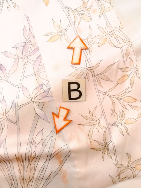 画像15: N0312A  女性用 小紋  シルク（正絹）  淡い 桃色, 花 【中古】 【USED】 【リサイクル】 ★★☆☆☆ (15)