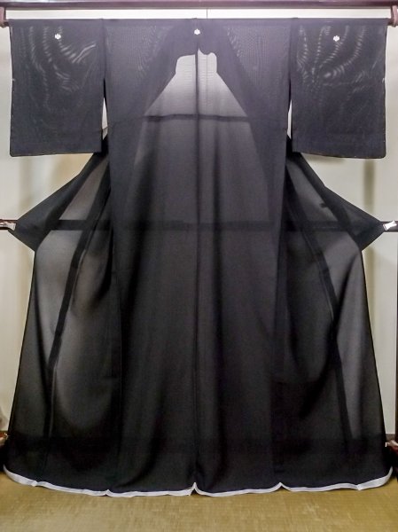 画像1: N0312N  女性用 喪服  シルク（正絹）   黒,  【中古】 【USED】 【リサイクル】 ★★★★☆ (1)