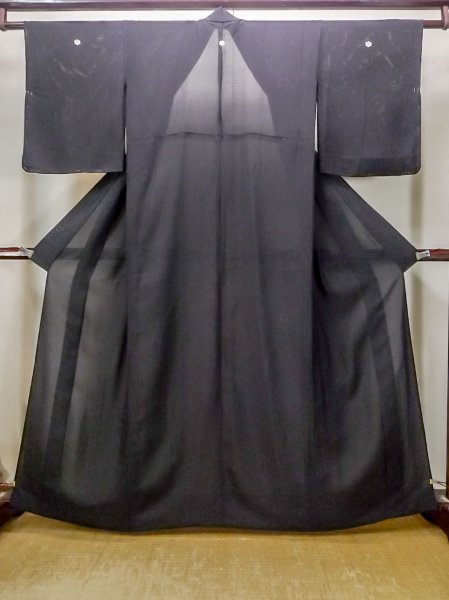 画像1: N0312U  女性用 喪服  シルク（正絹）   黒,  【中古】 【USED】 【リサイクル】 ★★☆☆☆ (1)