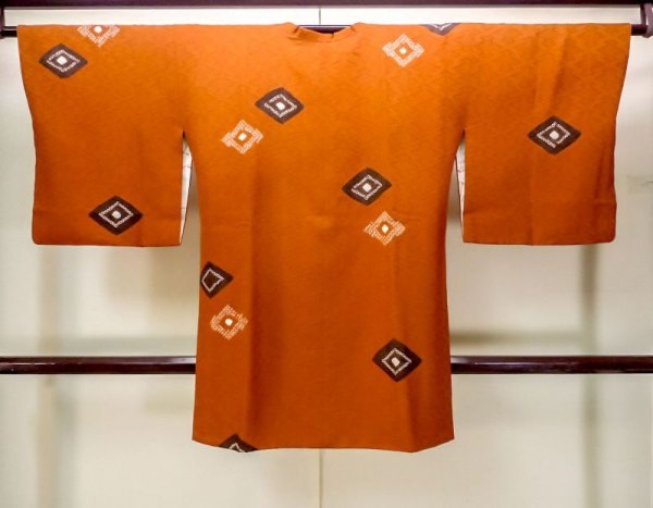 画像2: N0321B  女性用 道行  シルク(正絹)   橙色, 松皮菱 【中古】 【USED】 【リサイクル】 ★★☆☆☆ (2)
