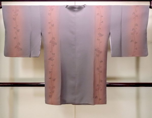 画像2: N0321E  女性用 道行  シルク(正絹)  淡い 灰色, ききょう 【中古】 【USED】 【リサイクル】 ★★☆☆☆ (2)