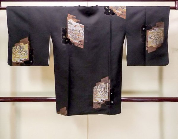 画像2: N0321F  女性用 道行  シルク(正絹)   黒, 松/松葉 【中古】 【USED】 【リサイクル】 ★★☆☆☆ (2)