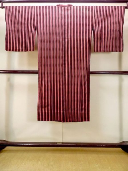 画像2: N0321O  女性用 道行  シルク（正絹）   朱赤, 立涌 【中古】 【USED】 【リサイクル】 ★★★☆☆ (2)