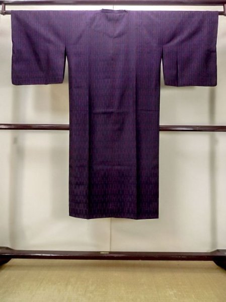 画像2: N0321P  女性用 道行 矢絣柄 シルク（正絹）   藍,  【中古】 【USED】 【リサイクル】 ★★★☆☆ (2)