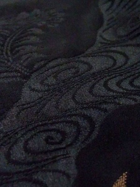 画像11: N0329E  女性用 道行  シルク(正絹)   黒, 菊 【中古】 【USED】 【リサイクル】 ★★☆☆☆ (11)