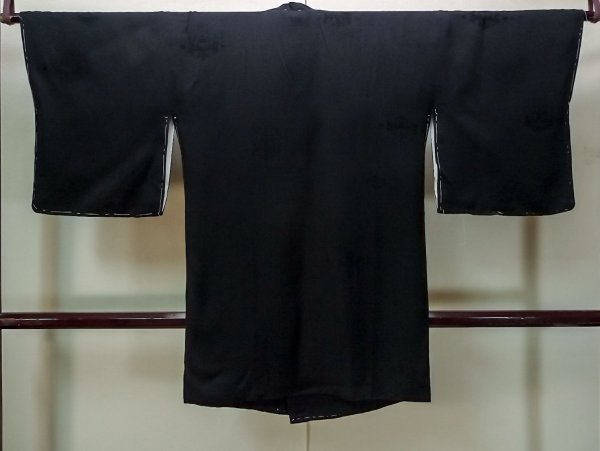 画像2: N0329N Mint  女性用 道行  シルク(正絹)   黒, 花 【中古】 【USED】 【リサイクル】 ★★★★☆ (2)