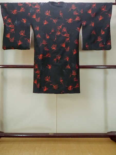 画像2: N0329Q  女性用 道行  シルク(正絹)   黒, 花 【中古】 【USED】 【リサイクル】 ★★★☆☆ (2)