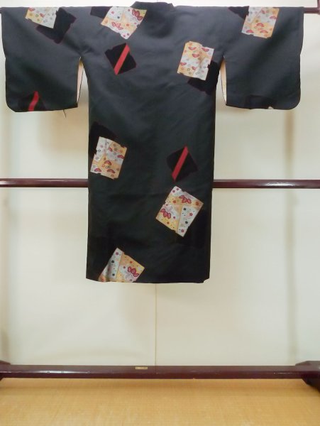 画像2: N0329S  女性用 道行  シルク(正絹)   黒, 菊 【中古】 【USED】 【リサイクル】 ★★★☆☆ (2)