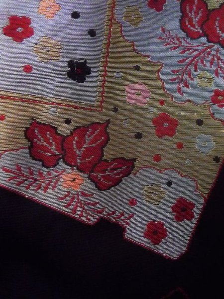 画像5: N0329S  女性用 道行  シルク(正絹)   黒, 菊 【中古】 【USED】 【リサイクル】 ★★★☆☆ (5)