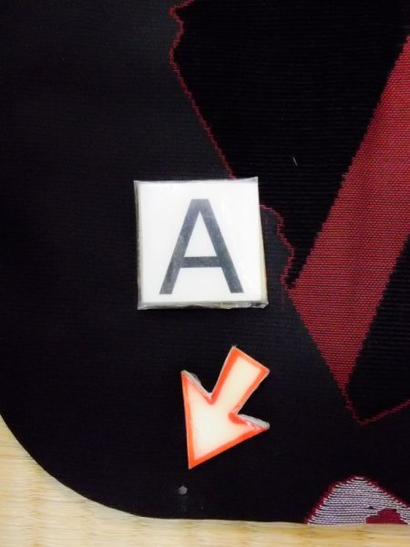 画像9: N0329S  女性用 道行  シルク(正絹)   黒, 菊 【中古】 【USED】 【リサイクル】 ★★★☆☆ (9)