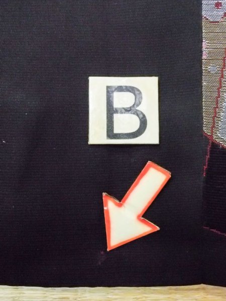 画像10: N0329S  女性用 道行  シルク(正絹)   黒, 菊 【中古】 【USED】 【リサイクル】 ★★★☆☆ (10)