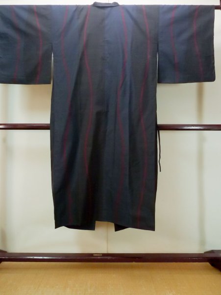 画像2: N0329T  女性用 道行 コート シルク(正絹)   黒, 縞 【中古】 【USED】 【リサイクル】 ★★★☆☆ (2)