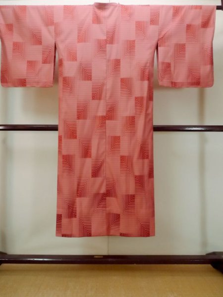 画像2: N0329W Mint  女性用 雨コート  シルク(正絹)   珊瑚色, 幾何学模様 【中古】 【USED】 【リサイクル】 ★★★★☆ (2)