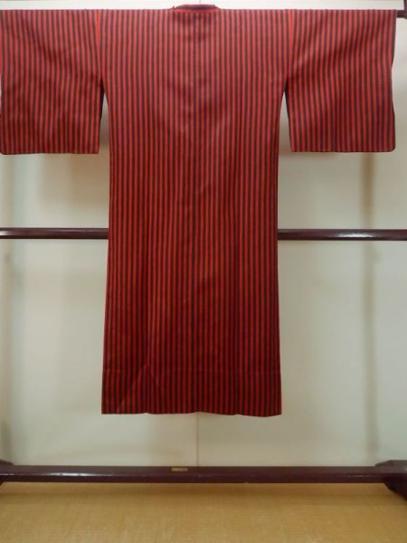 画像2: N0329X  女性用 雨コート 裏地:共布 化繊   赤色, 縞 【中古】 【USED】 【リサイクル】 ★★☆☆☆ (2)