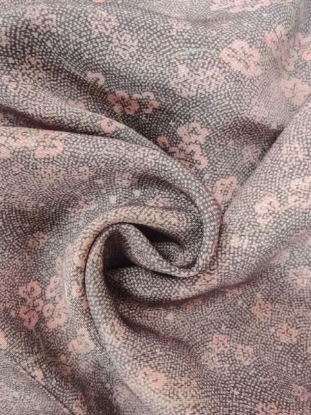 画像12: N0410A  女性用 小紋  シルク(正絹)   灰色, 梅 【中古】 【USED】 【リサイクル】 ★★★☆☆ (12)