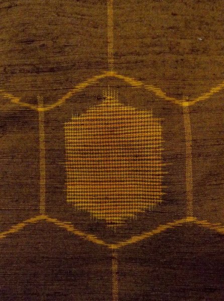 画像5: N0430E  女性用 紬  シルク(正絹)   茶色, 亀甲 【中古】 【USED】 【リサイクル】 ★★★☆☆ (5)