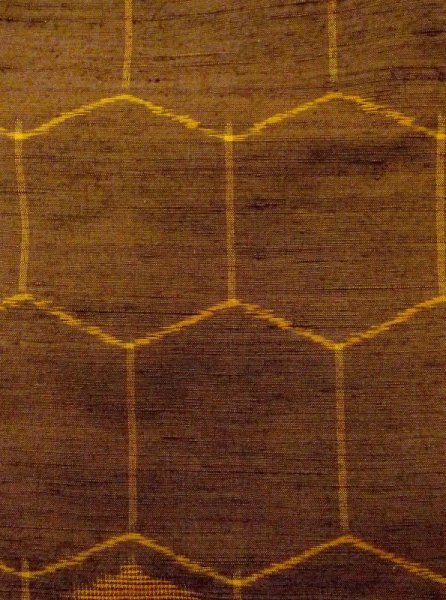 画像6: N0430E  女性用 紬  シルク(正絹)   茶色, 亀甲 【中古】 【USED】 【リサイクル】 ★★★☆☆ (6)