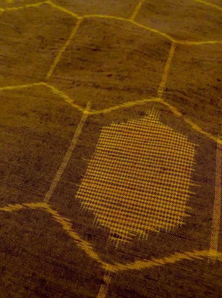 画像8: N0430E  女性用 紬  シルク(正絹)   茶色, 亀甲 【中古】 【USED】 【リサイクル】 ★★★☆☆ (8)