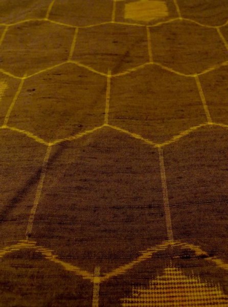 画像9: N0430E  女性用 紬  シルク(正絹)   茶色, 亀甲 【中古】 【USED】 【リサイクル】 ★★★☆☆ (9)