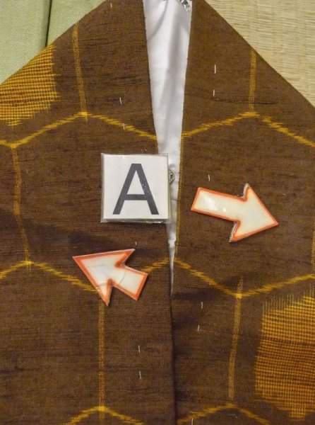 画像14: N0430E  女性用 紬  シルク(正絹)   茶色, 亀甲 【中古】 【USED】 【リサイクル】 ★★★☆☆ (14)