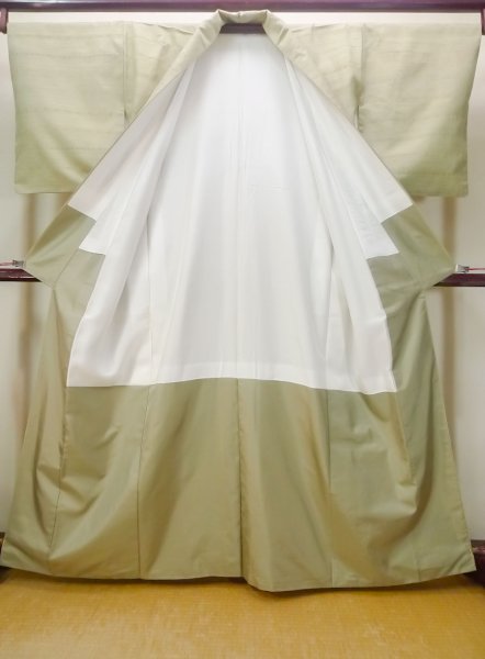 画像2: N0430F Mint  女性用 紬  シルク(正絹)  灰色がかった 黄緑色, 縞 【中古】 【USED】 【リサイクル】 ★★★★☆ (2)