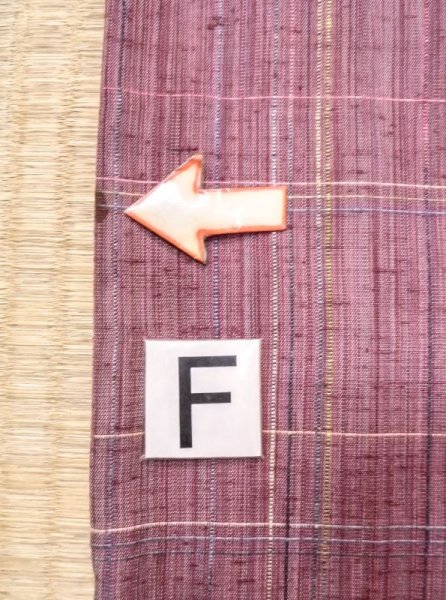 画像19: N0430H  女性用 紬  シルク(正絹)  薄い 赤色, チェック柄 【中古】 【USED】 【リサイクル】 ★★☆☆☆ (19)