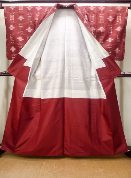 画像2: N0430K  女性用 紬  シルク(正絹)   赤色, 松皮菱 【中古】 【USED】 【リサイクル】 ★★★☆☆ (2)