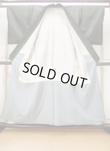 画像2: N0430V  女性用 大島紬  シルク（正絹）   黒, 唐花 【中古】 【USED】 【リサイクル】 ★★★☆☆ (2)